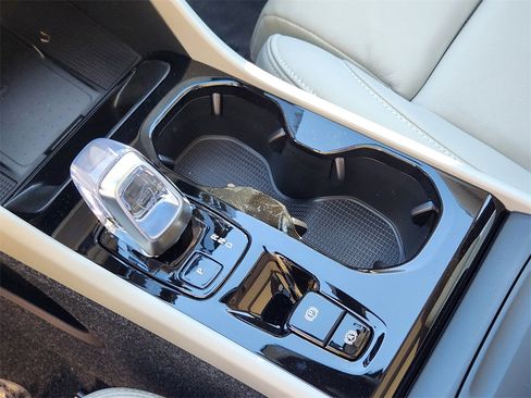 New 2026 Volvo XC40 B5 Ultra w/ Climate Package image 17