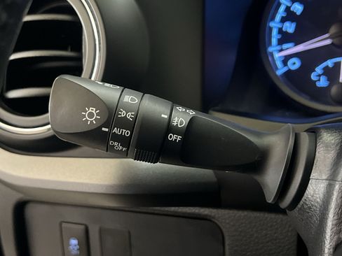 Used 2023 Toyota Tacoma TRD Sport AWD/4WD image 35