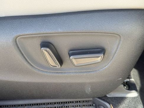 Used 2025 Toyota Sienna XLE FWD image 31