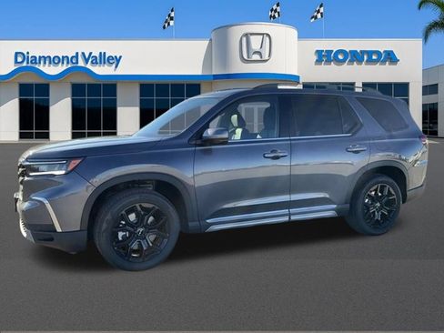 New 2025 Honda Pilot Touring image 7