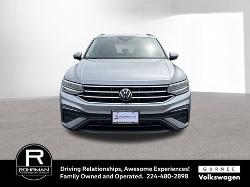 Used 2024 Volkswagen Tiguan SE w/ Panoramic Sunroof Package AWD/4WD image 3