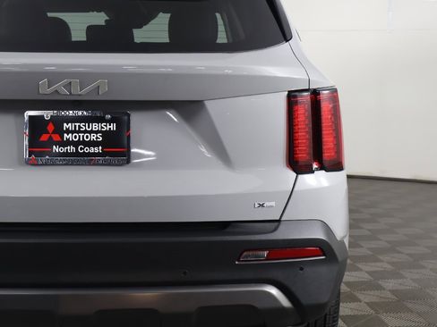 Used 2023 Kia Sorento S w/ Panoramic Sunroof Package image 17