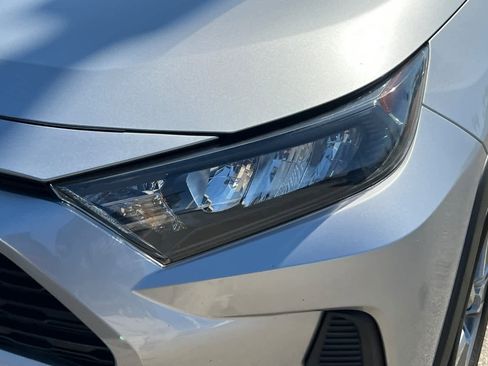 Used 2022 Toyota RAV4 LE AWD/4WD image 11