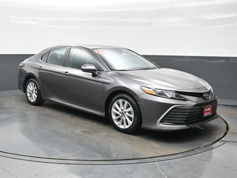 Used 2024 Toyota Camry LE image 8