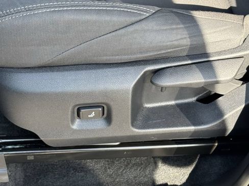 Certified 2025 Toyota Tacoma SR5 AWD/4WD image 27
