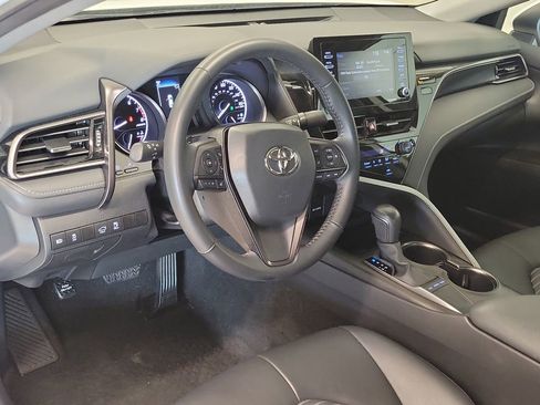 Used 2024 Toyota Camry SE image 9
