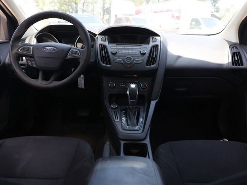 Used 2016 Ford Focus SE FWD image 2