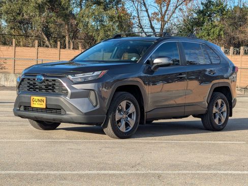 Used 2022 Toyota RAV4 XLE w/ Convenience Package image 8