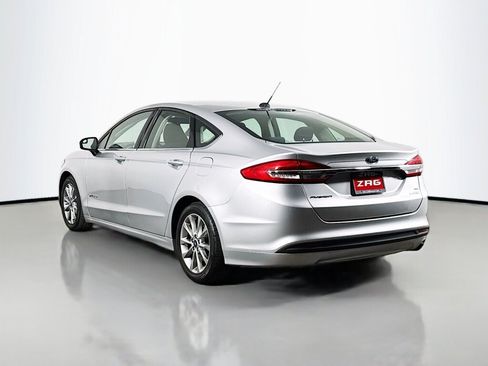 Used 2017 Ford Fusion SE FWD image 3