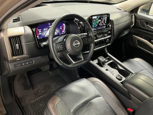 Used 2023 Nissan Pathfinder Platinum AWD/4WD image 15