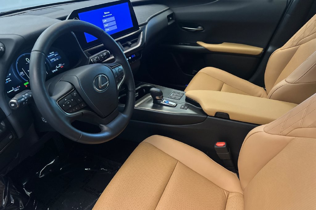 Used 2025 Lexus UX 300h FWD w/ Accessory Package (Z2) image 10