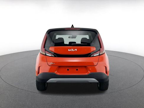 Used 2025 Kia Soul LX w/ LX Technology Package FWD image 8