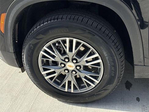 Used 2024 Chevrolet Traverse LT image 28