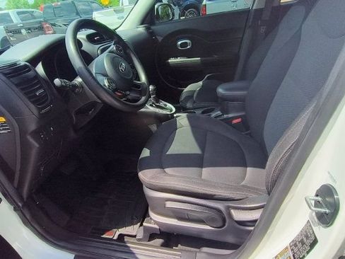 Used 2017 Kia Soul + FWD image 9