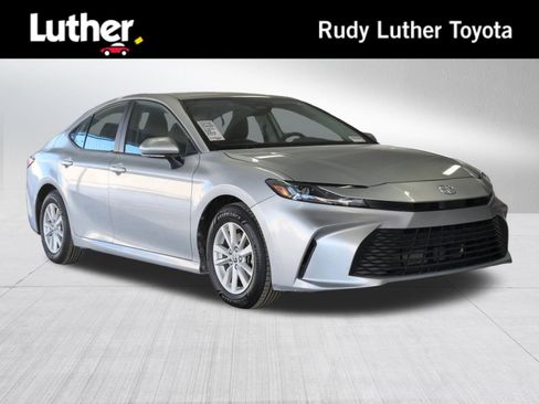 Certified 2025 Toyota Camry LE image 1