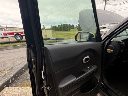 Used 2018 Kia Soul image 24