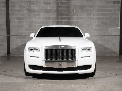 Used 2015 Rolls-Royce Ghost RWD image 3
