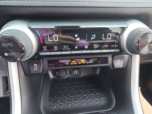 Certified 2025 Toyota RAV4 XLE AWD/4WD image 18