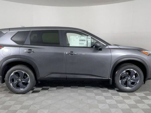 New 2025 Nissan Rogue SV image 3