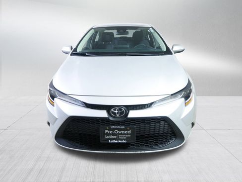 Used 2021 Toyota Corolla LE image 2