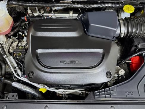 Used 2023 Chrysler Pacifica Touring-L FWD image 30