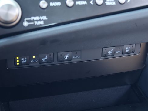 Used 2025 Lexus ES 300h w/ Premium Package FWD image 26