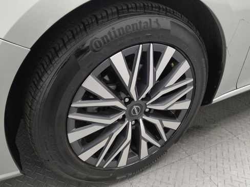 Used 2024 Nissan Altima 2.5 SV image 31