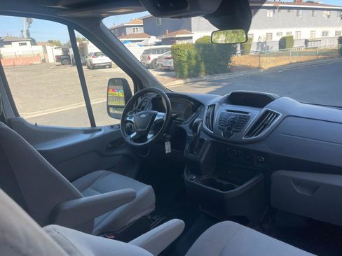 Used 2017 Ford Transit 350 XLT image 4