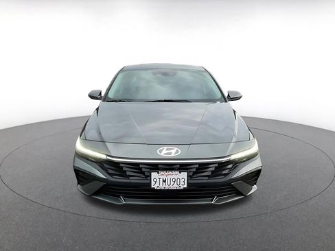 Used 2025 Hyundai Elantra Limited image 4