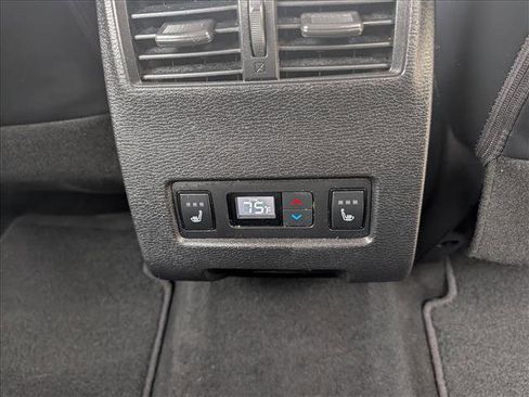 Used 2024 Mitsubishi Outlander SEL AWD/4WD image 17