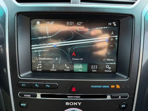 Used 2017 Ford Explorer Platinum image 22