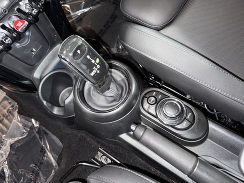 Certified 2024 MINI Cooper 2-Door Hardtop FWD image 25