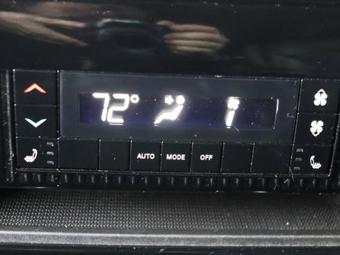 Used 2024 Jeep Wagoneer Series II image 23