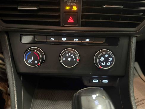 Used 2023 Volkswagen Jetta Sport FWD image 33