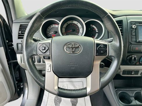 Used 2014 Toyota Tacoma Base image 11
