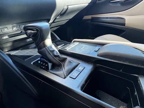 Certified 2021 Lexus ES 300h Ultra Luxury w/ Accessory Package 2 image 27