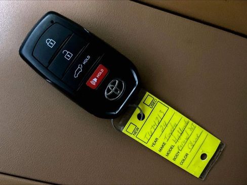 Used 2024 Toyota Highlander Platinum AWD/4WD image 11