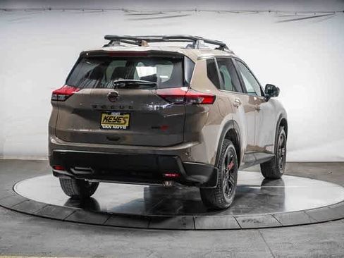 Used 2025 Nissan Rogue SV image 4