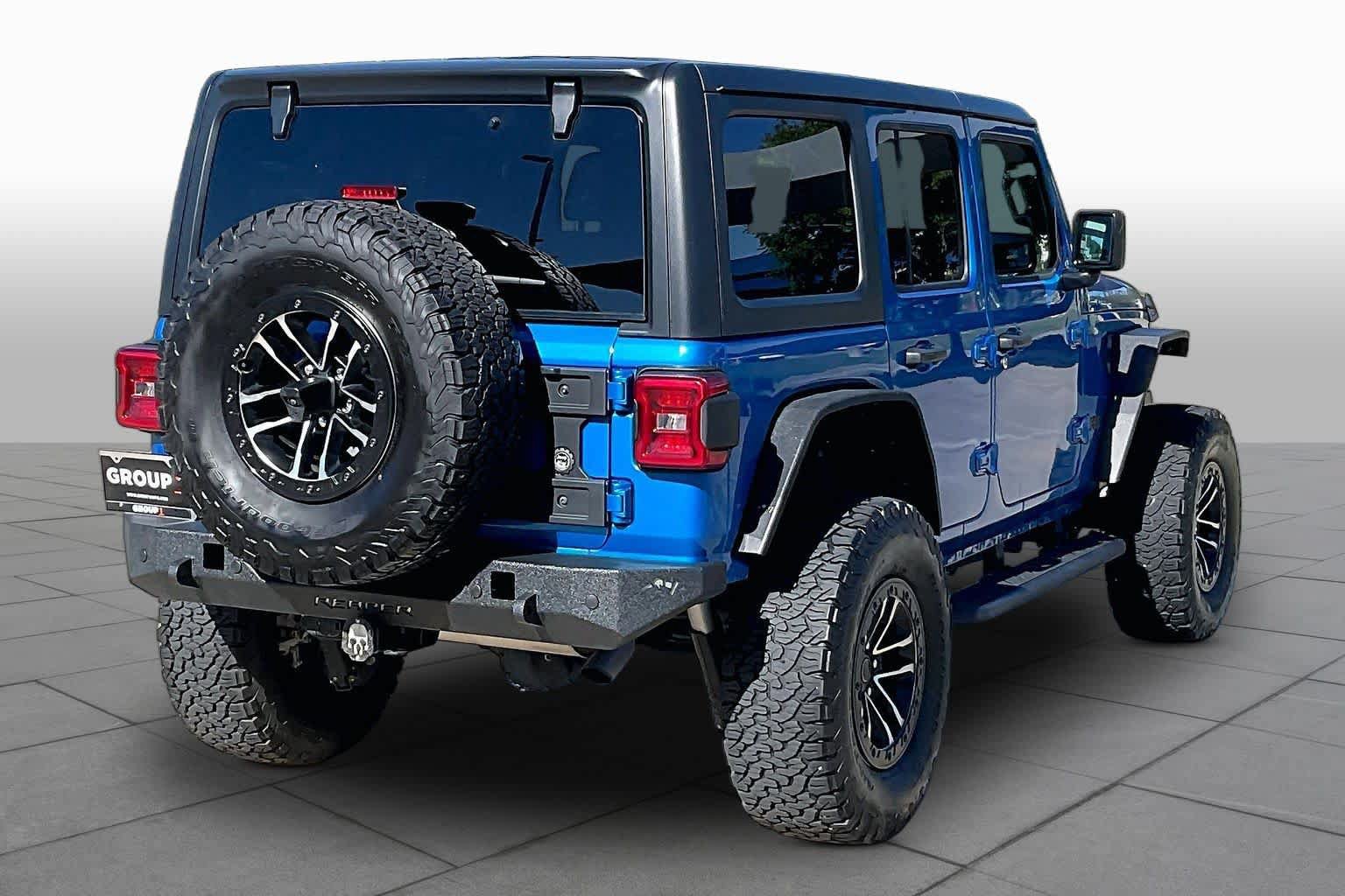 Used 2024 Jeep Wrangler Unlimited Rubicon w/ XTREMEE 35" Tire Package AWD/4WD image 12