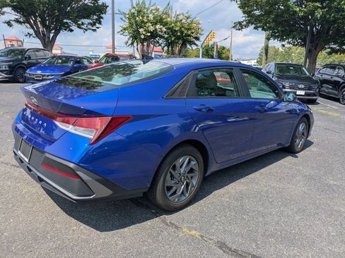 Used 2024 Hyundai Elantra SEL FWD image 4
