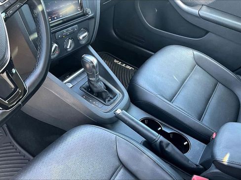 Used 2017 Volkswagen Jetta SE FWD image 19