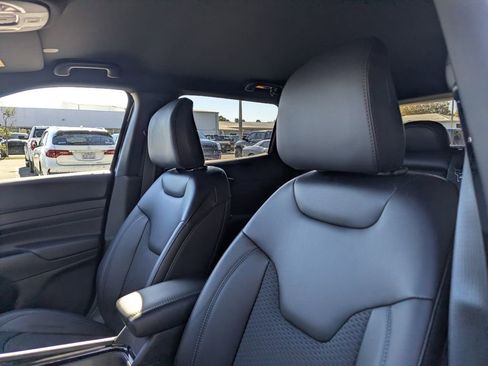 New 2026 Jeep Compass Latitude image 11