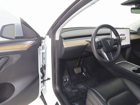 Used 2023 Tesla Model Y Long Range image 47