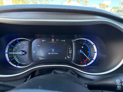 Used 2024 Chrysler Pacifica Limited FWD image 30