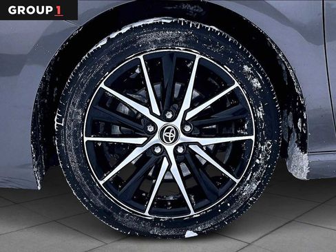 Used 2022 Toyota Camry SE image 11