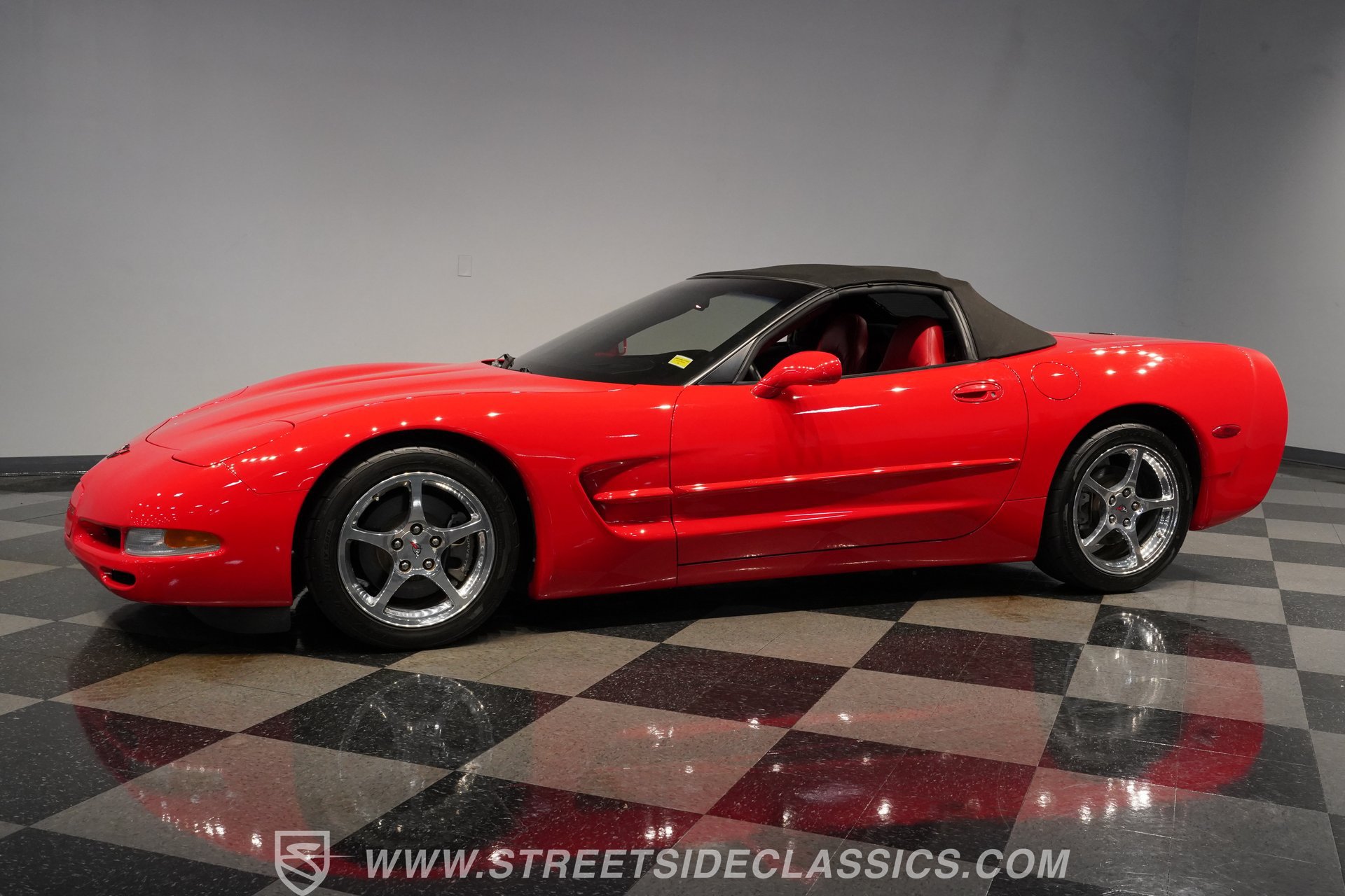 Used 2004 Chevrolet Corvette Convertible w/ Preferred Equipment Group RWD image 7