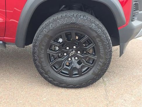 Used 2025 Chevrolet Colorado Trail Boss AWD/4WD image 31