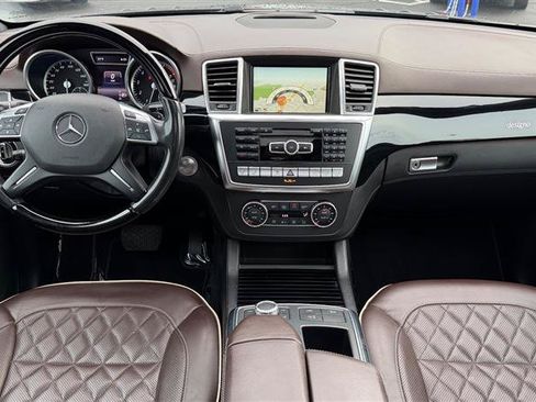 Used 2016 Mercedes-Benz GL 550 4MATIC image 17