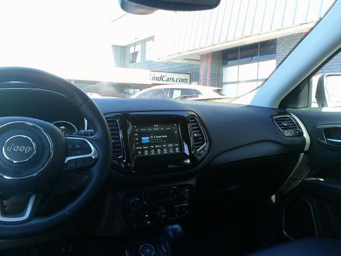 Used 2021 Jeep Compass Latitude image 21