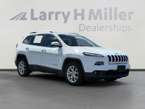 Used 2017 Jeep Cherokee Latitude image 8